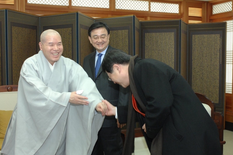 2010.01.28_중앙일보 사장 홍석현 예방 (4)